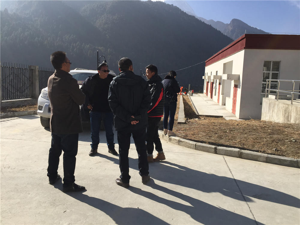 日喀則市環(huán)保督導組蒞臨吉隆縣污水處理廠檢查并指導工作，我吉隆縣環(huán)保局局長和分管縣長熊等領(lǐng)導陪同